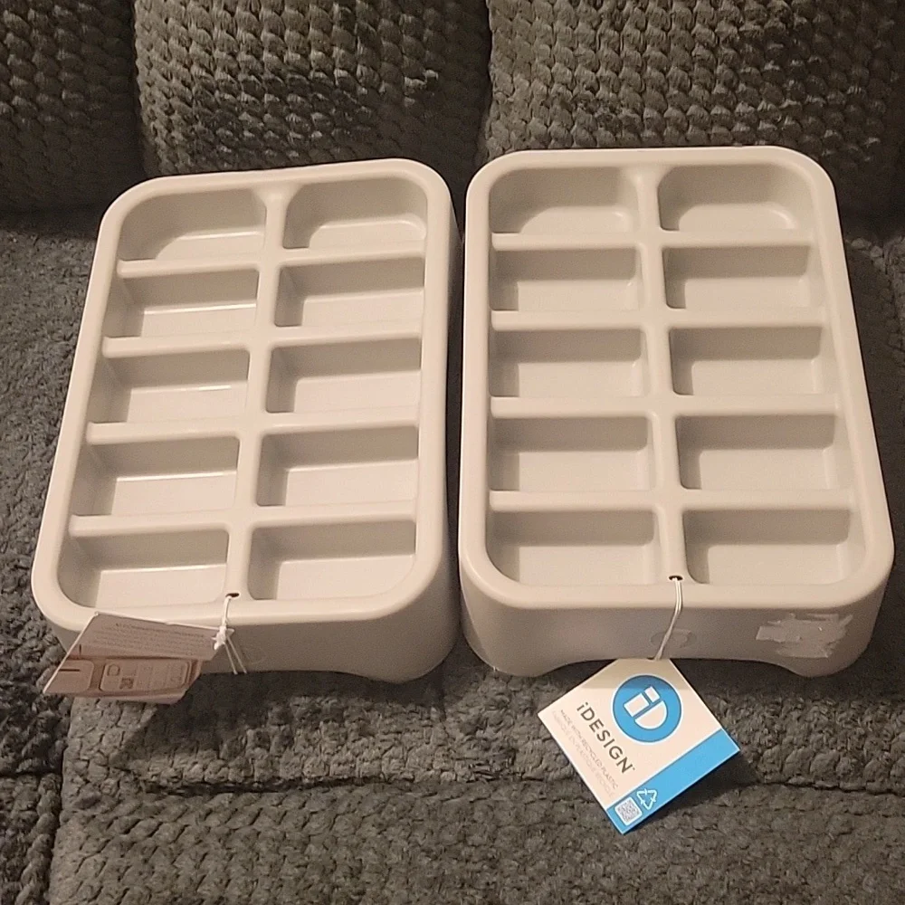 IDesign plastic jewelry trays